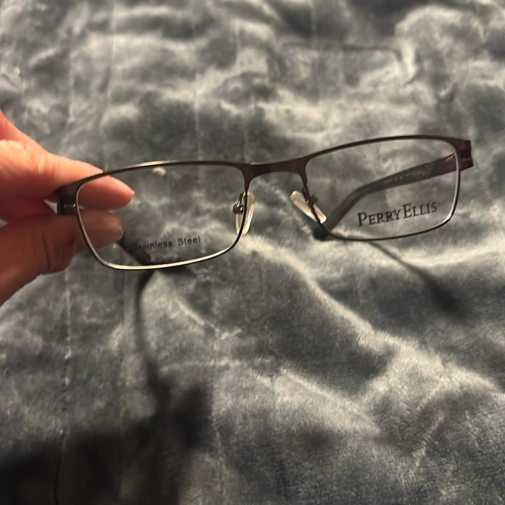 I’m selling frames for glasses